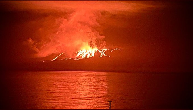 Volcán La Cumbre en la Isla Fernandina de Galápagos entra en Proceso de Erupción